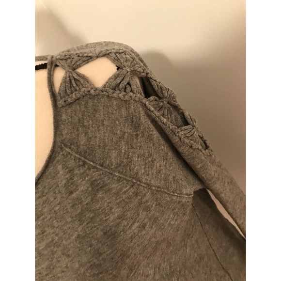 Rebecca Taylor Gray Pullover Sweater with Cut-Out Shoulders - Size Medium - Picture 2 of 9